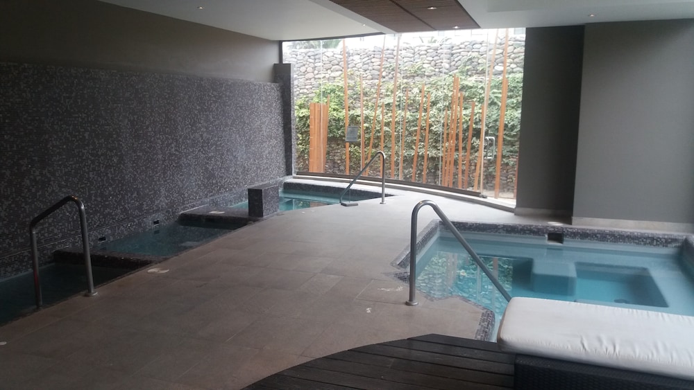 swimming pool spa