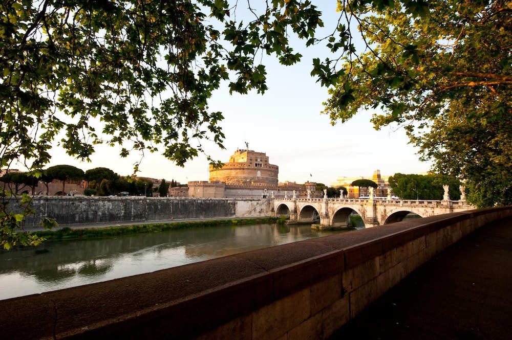 Rome Services Porta Castello 34/44