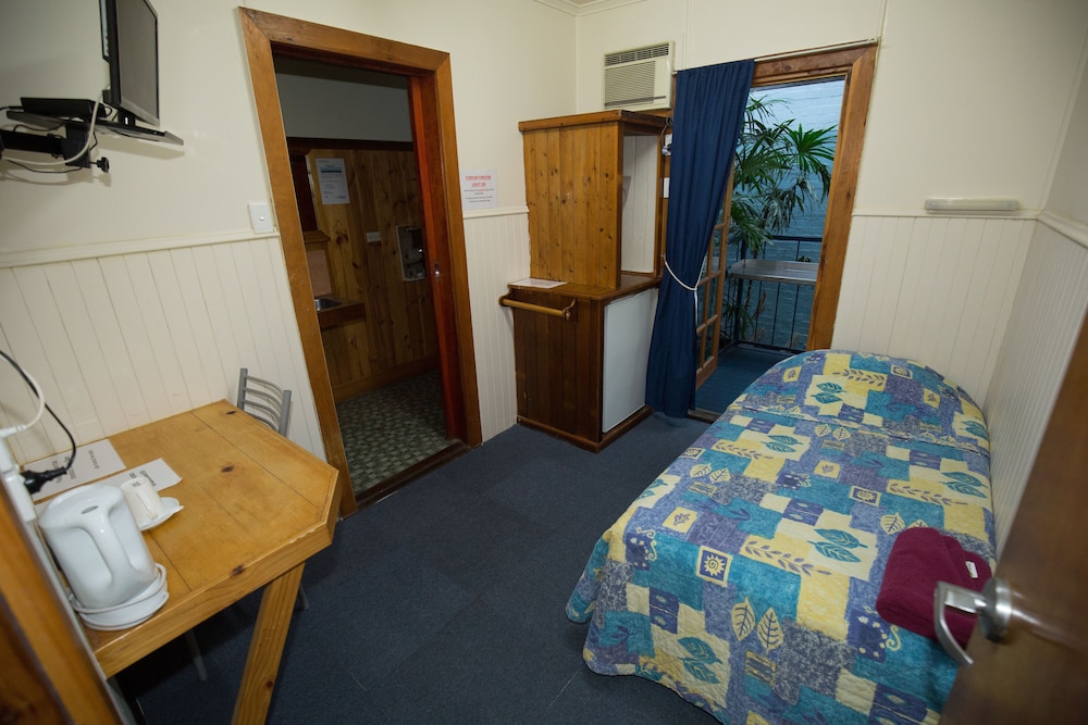 BRISBANE MANOR HOTEL 22/60