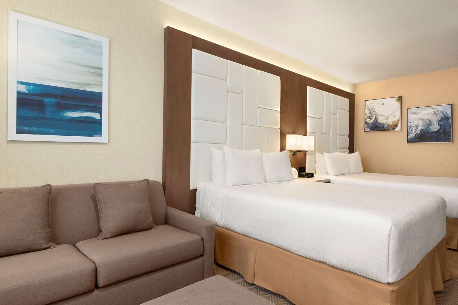 Wyndham Anaheim 5/25