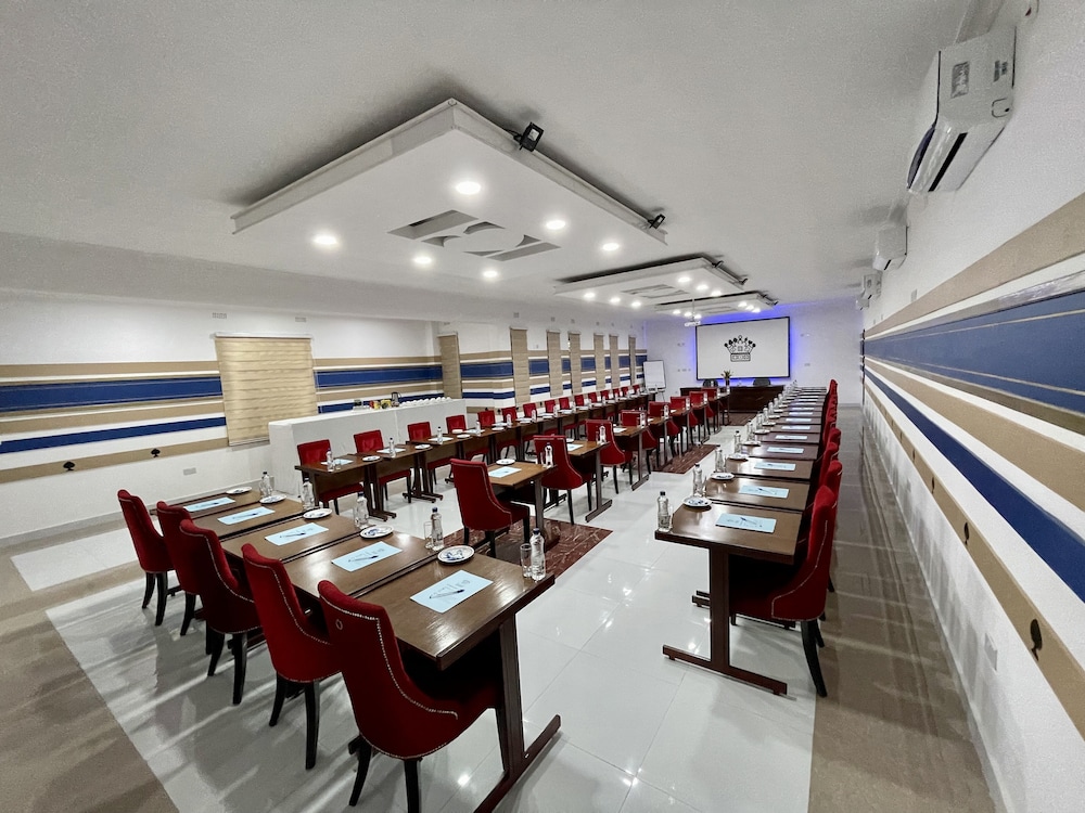 New Fairmount Hotel and Casino 27/33