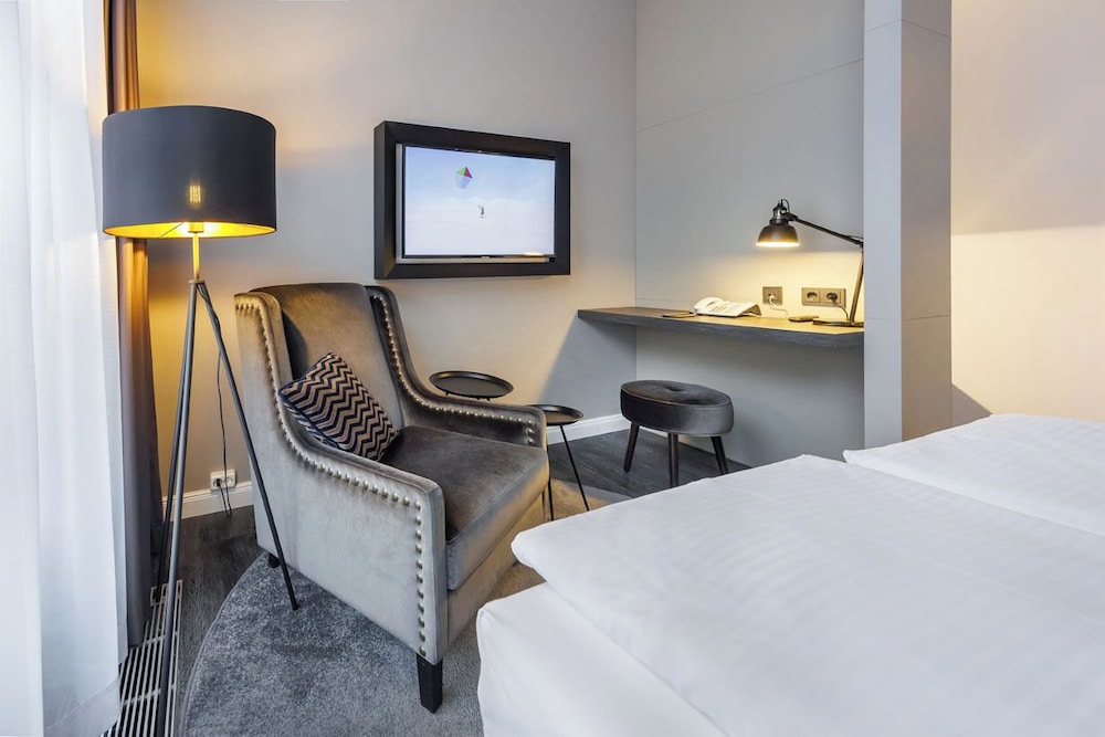 Airporthotel Berlin Adlershof 69/75