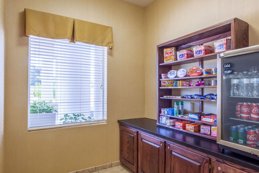 Holiday Inn Express Hotel Suites Clarksville 51/61