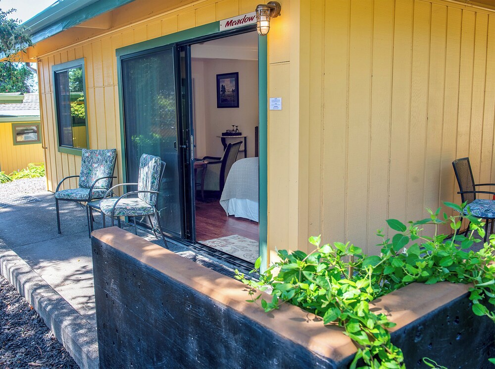 Inn at Buckhorn Cove 4/59