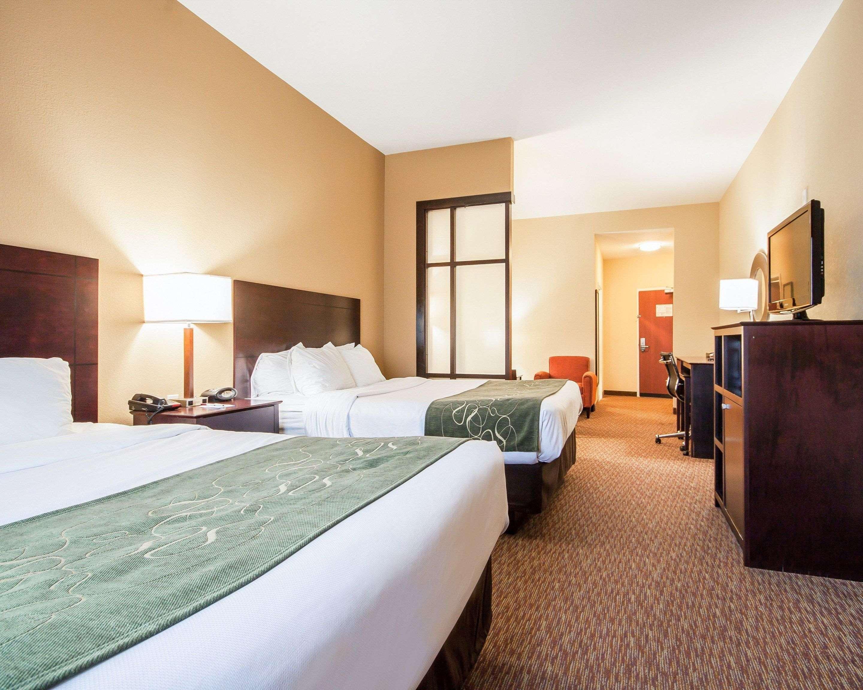 Suite, 2 Queen Beds, Accessible