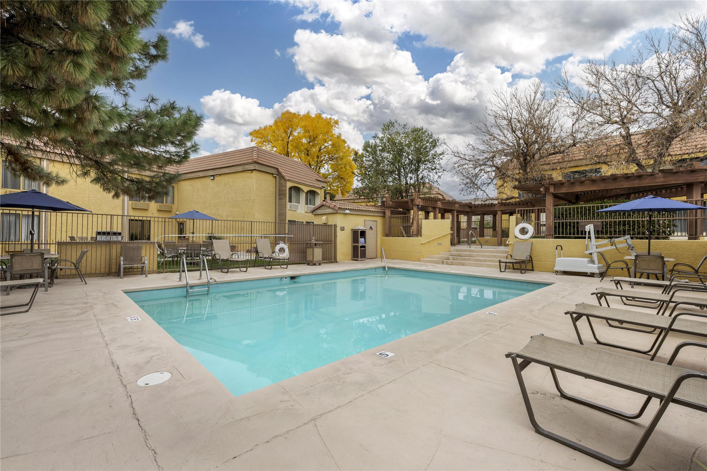 Best Western Airport Albuquerque Inn Suites Hotel & Suites 38/40