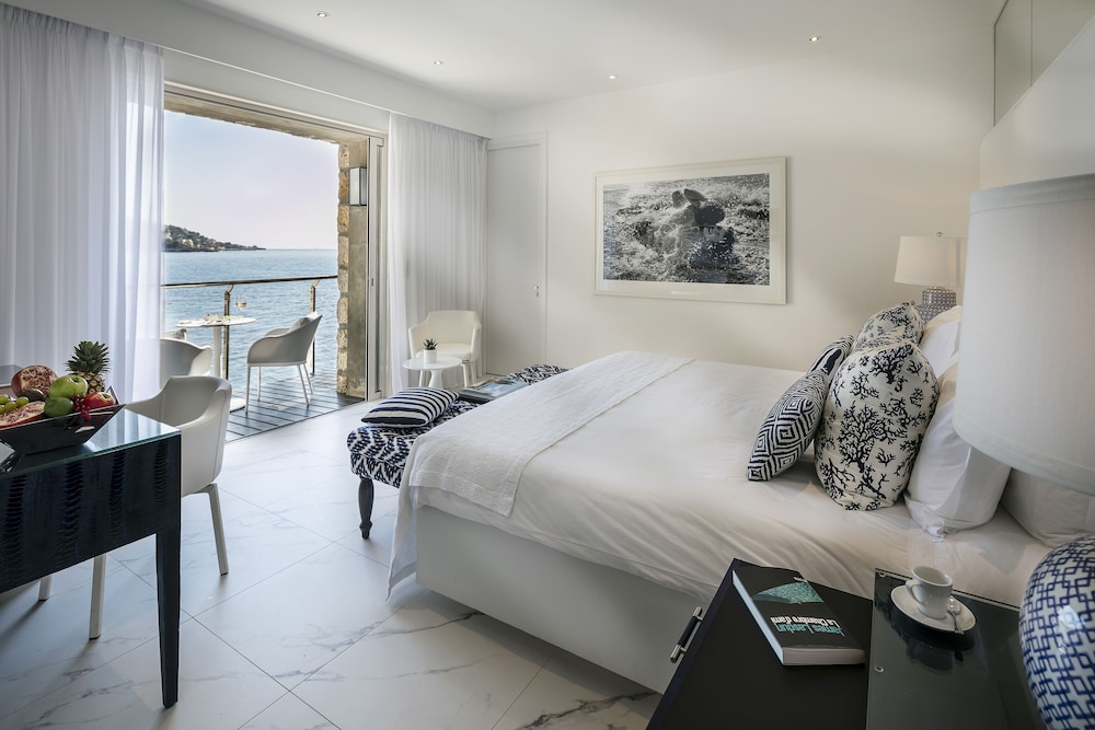 Cap Estel 11/77