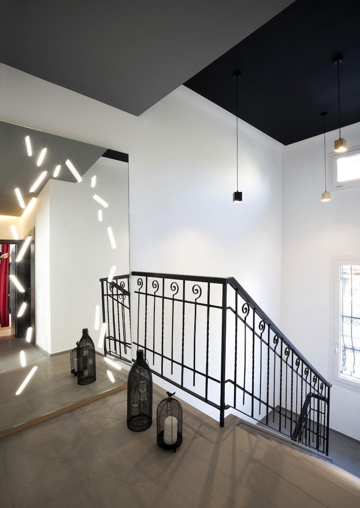 Conti Guest House 40/44