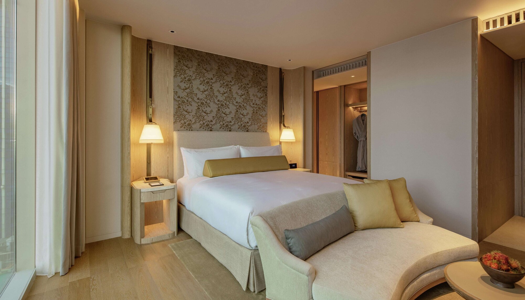 ROOM, KING BED