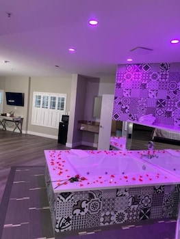 Guesthouse Inn Suites 9/63