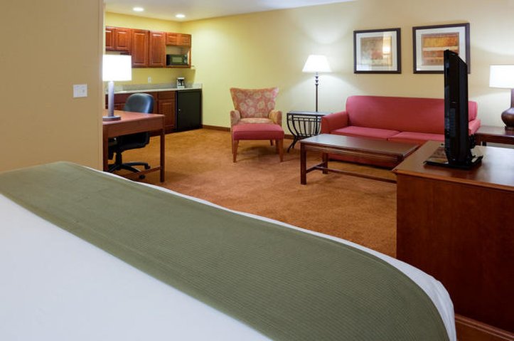 Holiday Inn Express Hotel Suites Stevens Point 39/57
