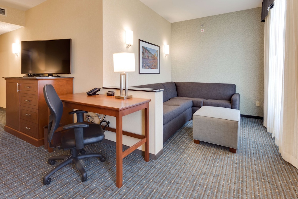 Drury Plaza Hotel St. Louis St. Charles 37/38