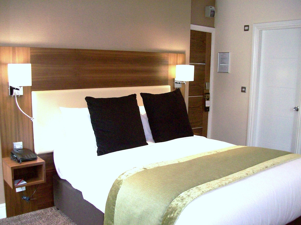 COZY, DOUBLE BED
