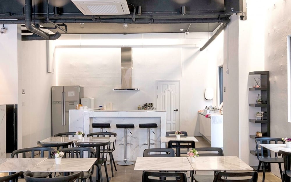 Canvas Hostel 43/54