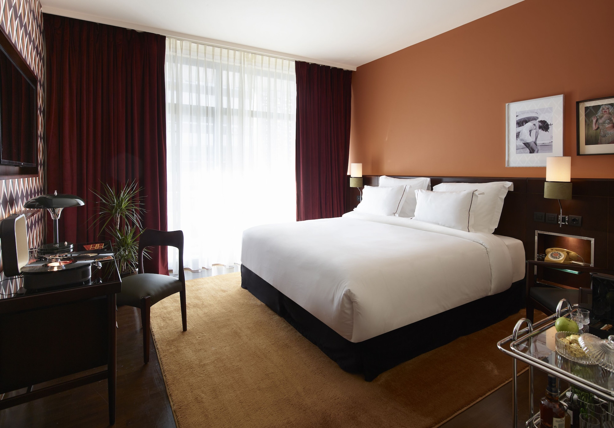 DELUXE, DOUBLE OR TWIN BED, BALCONY