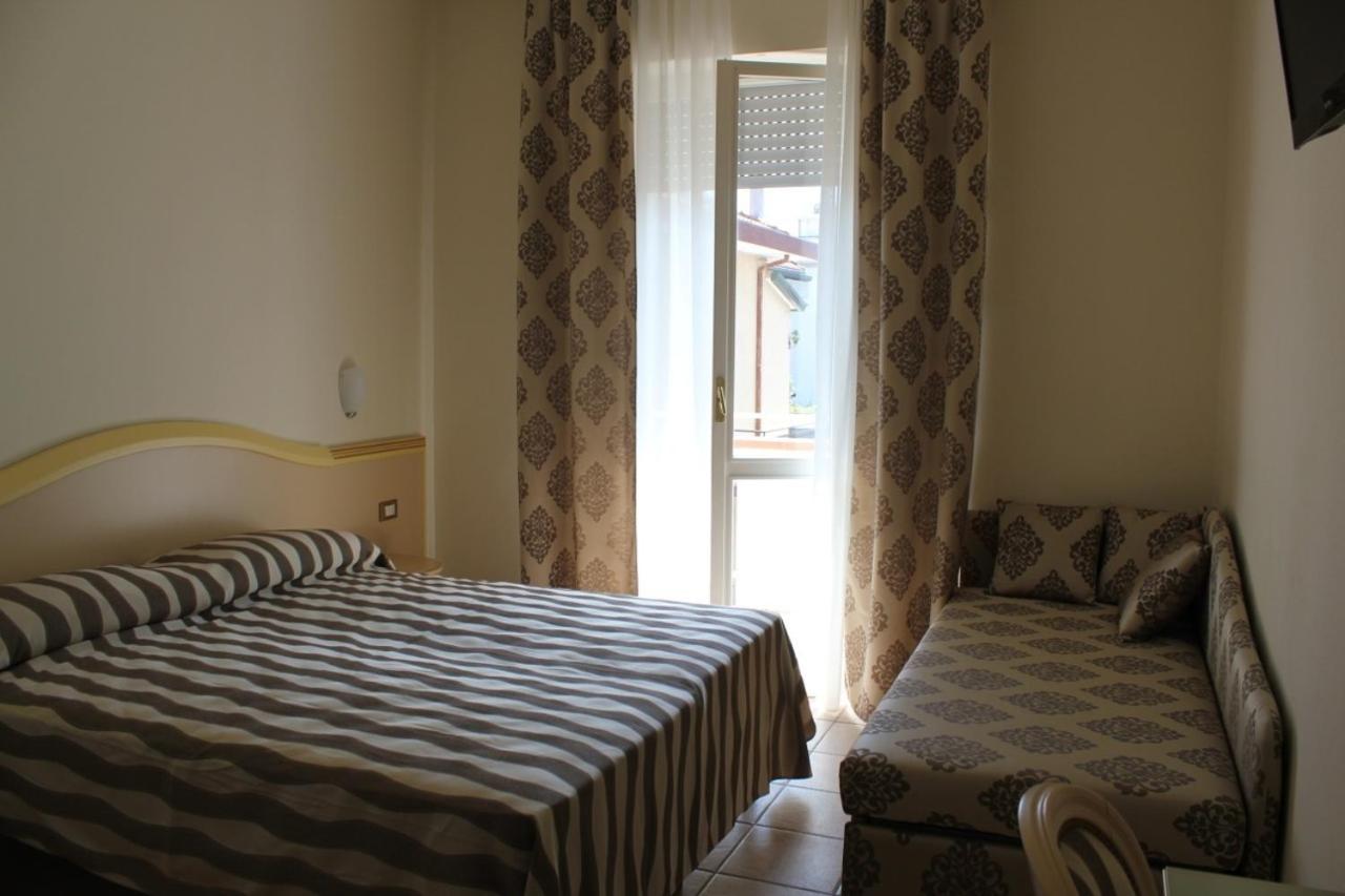 Marina Hotel 26/46