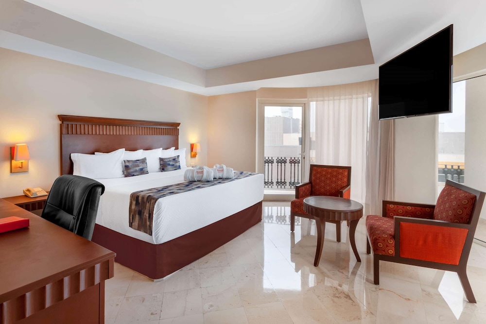 JUNIOR SUITE, KING BED