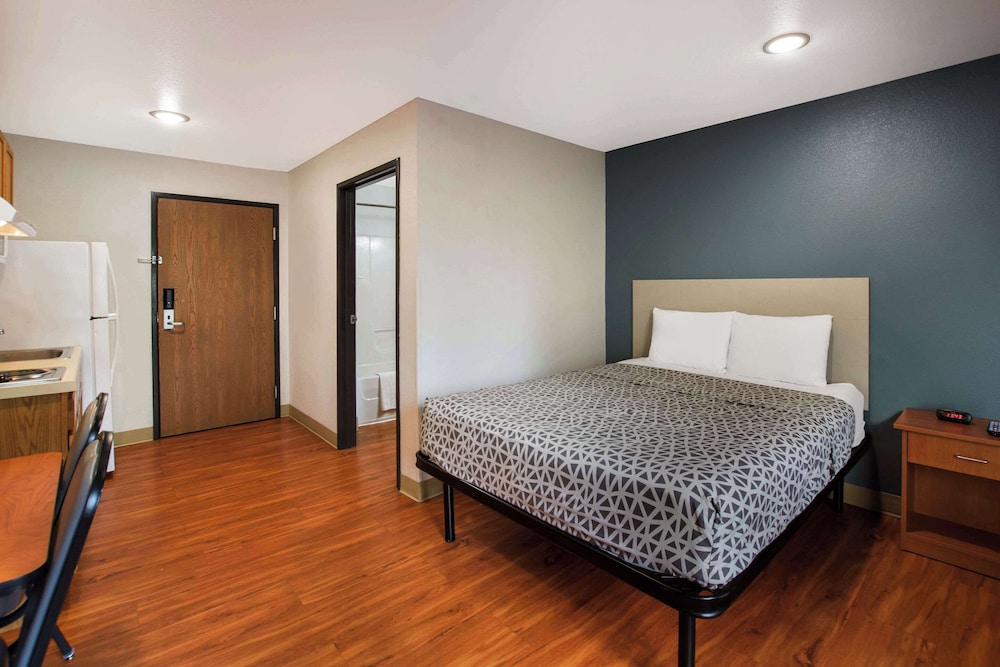 ROOM, DOUBLE BED, SMOKING, ACCESSIBLE