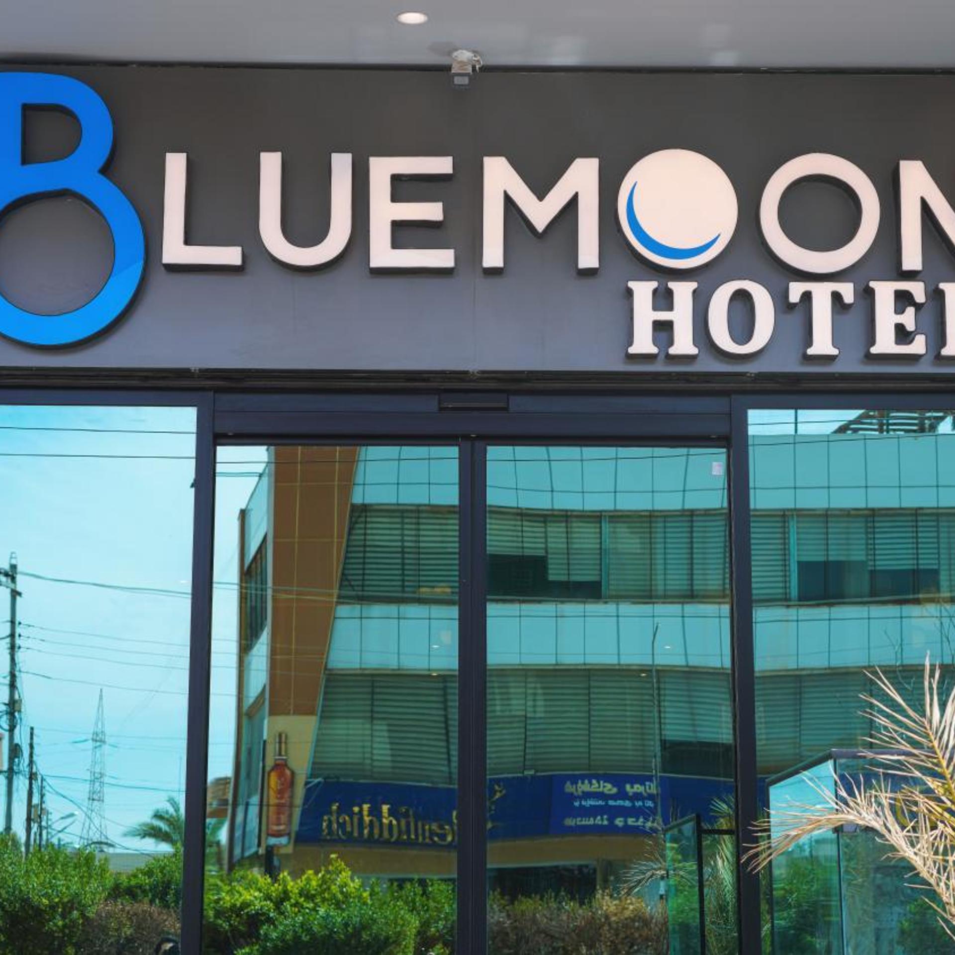 Blue Moon Hotel 6/63
