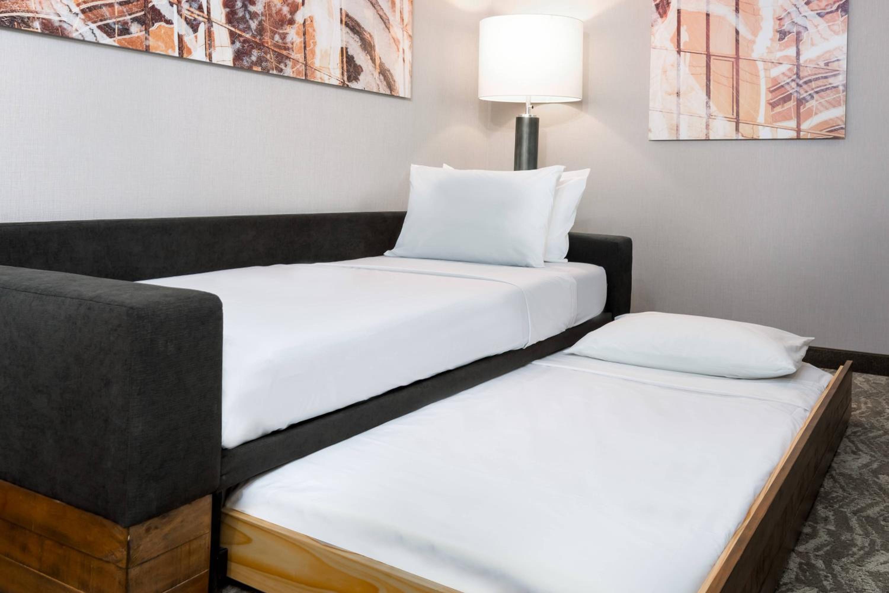 غرفة بسرير كينج مع أريكة، SpringHill Suites by Marriott Lakeland 4/8
