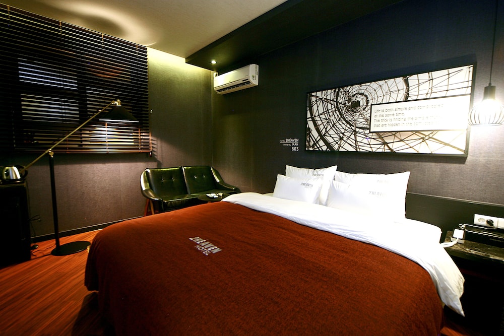 2 Heaven Hotel 18/69