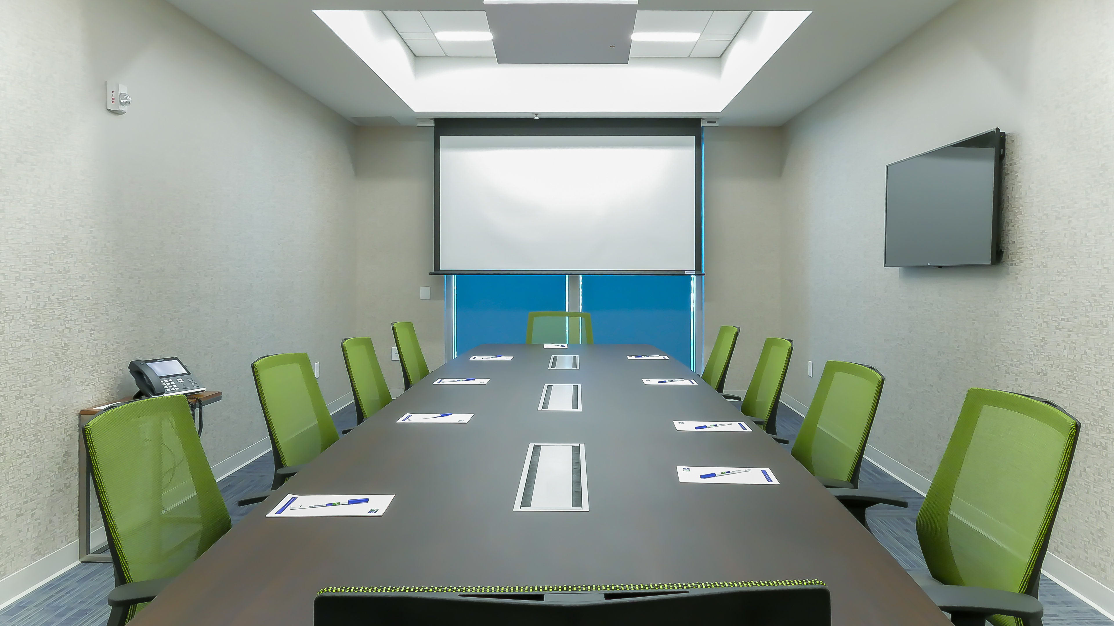 Holiday Inn Express & Suites Miami Airport East 55/69