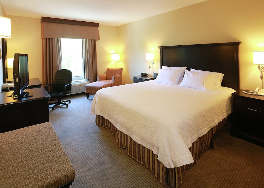 Hampton Inn and Suites by Hilton Laval 15/71