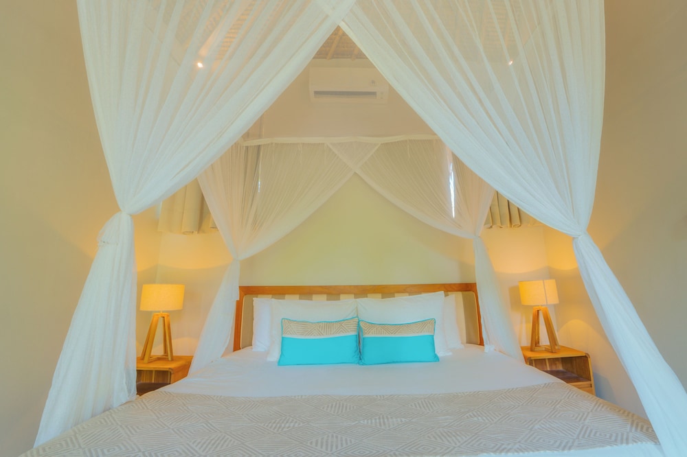 Hai Tide Beach Resort 25/74