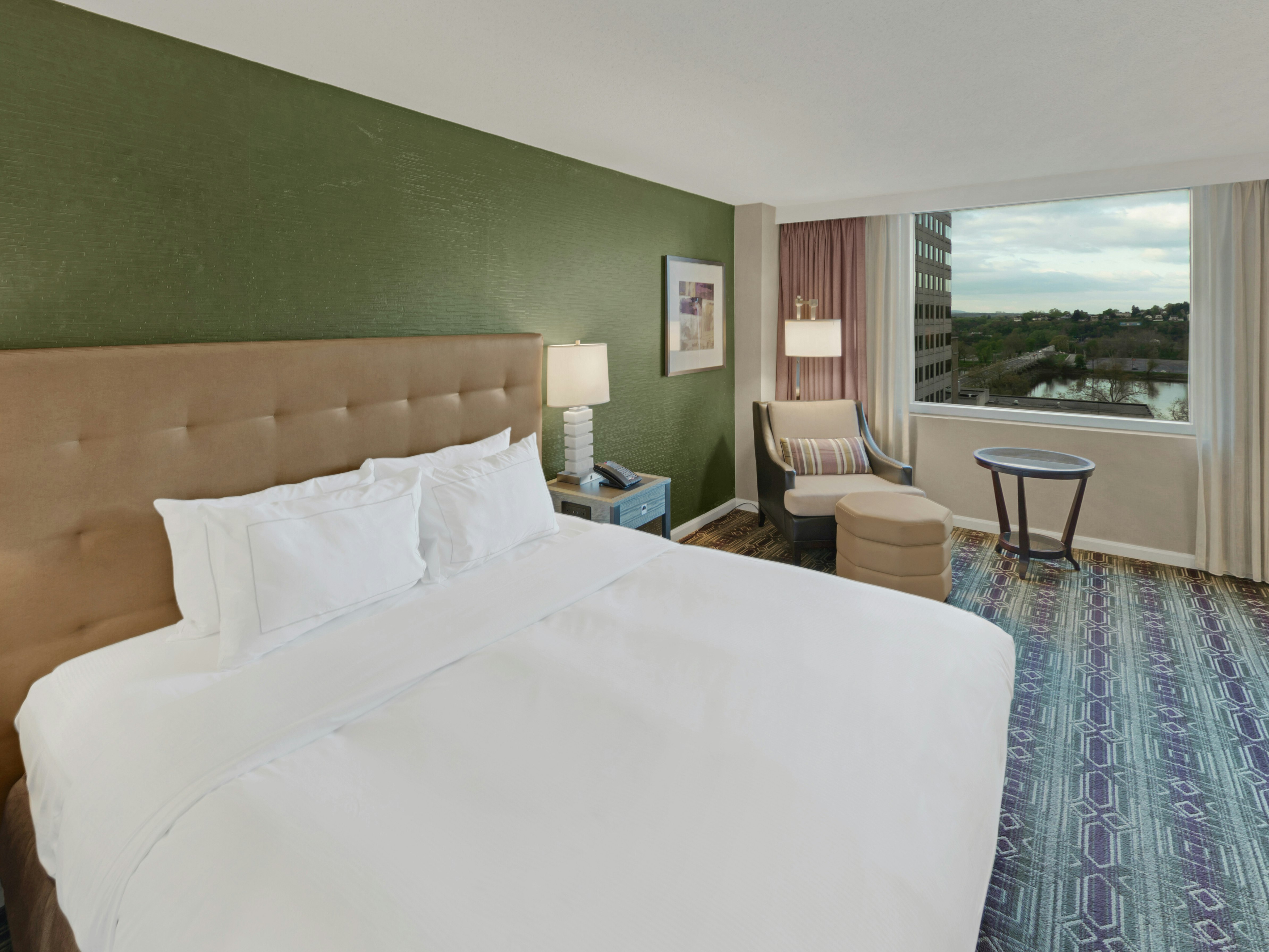 ROOM, KING BED