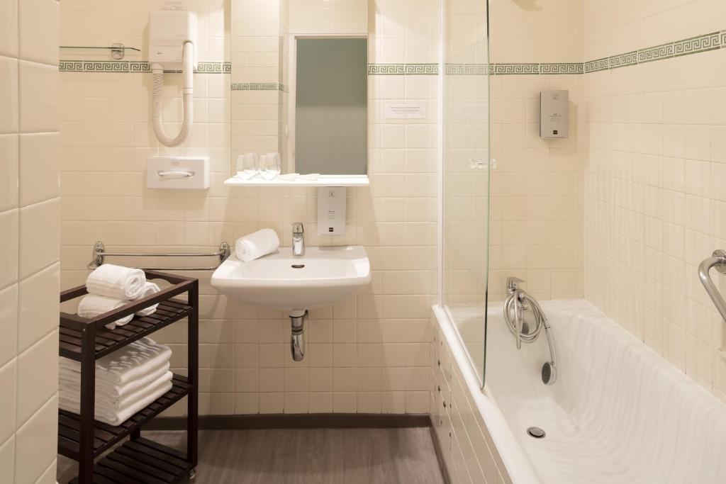 HOTEL LES CEDRES 32/33