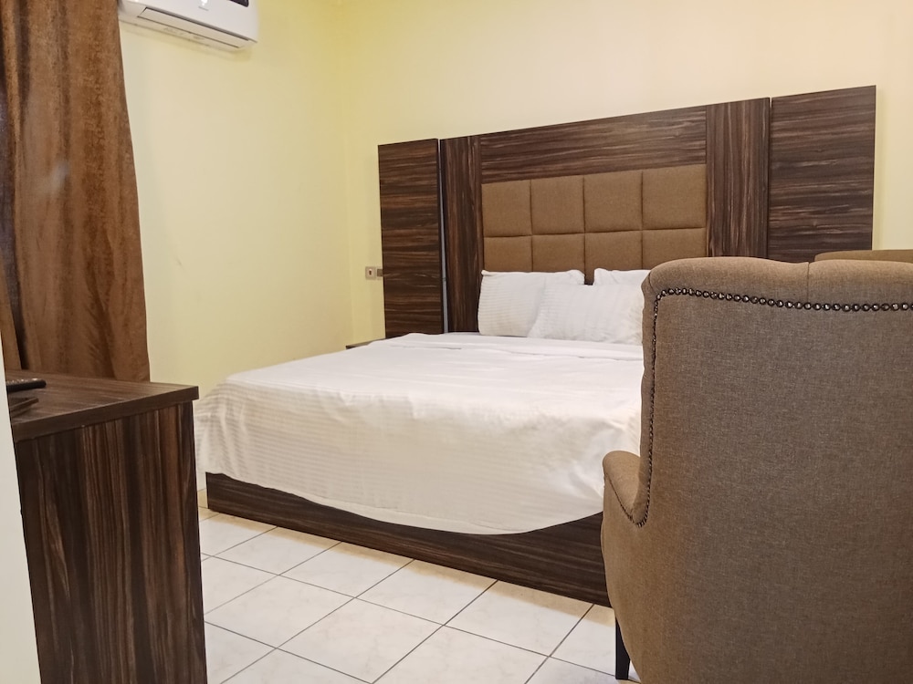 Peace Haven Hotel 13/25