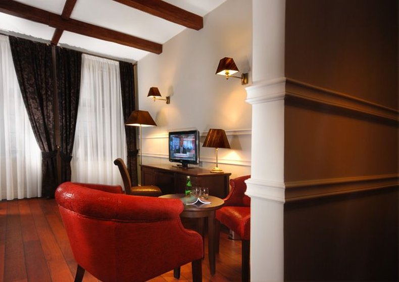 Holland House Residence Old Town 24/44