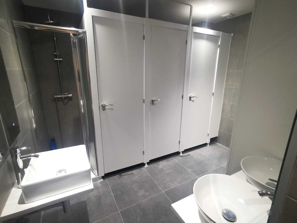 Madriz Hostel 15/18