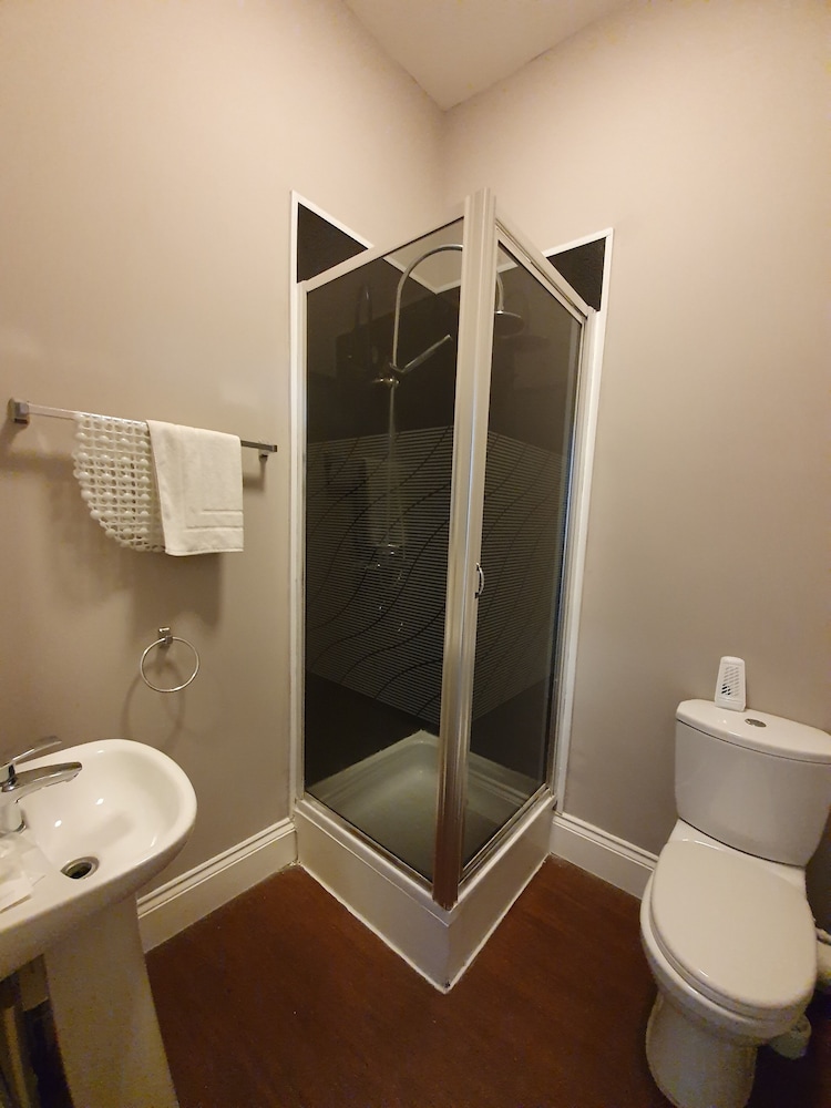 The York Hotel 44/49