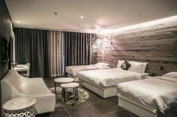Designer, Suite, Triple