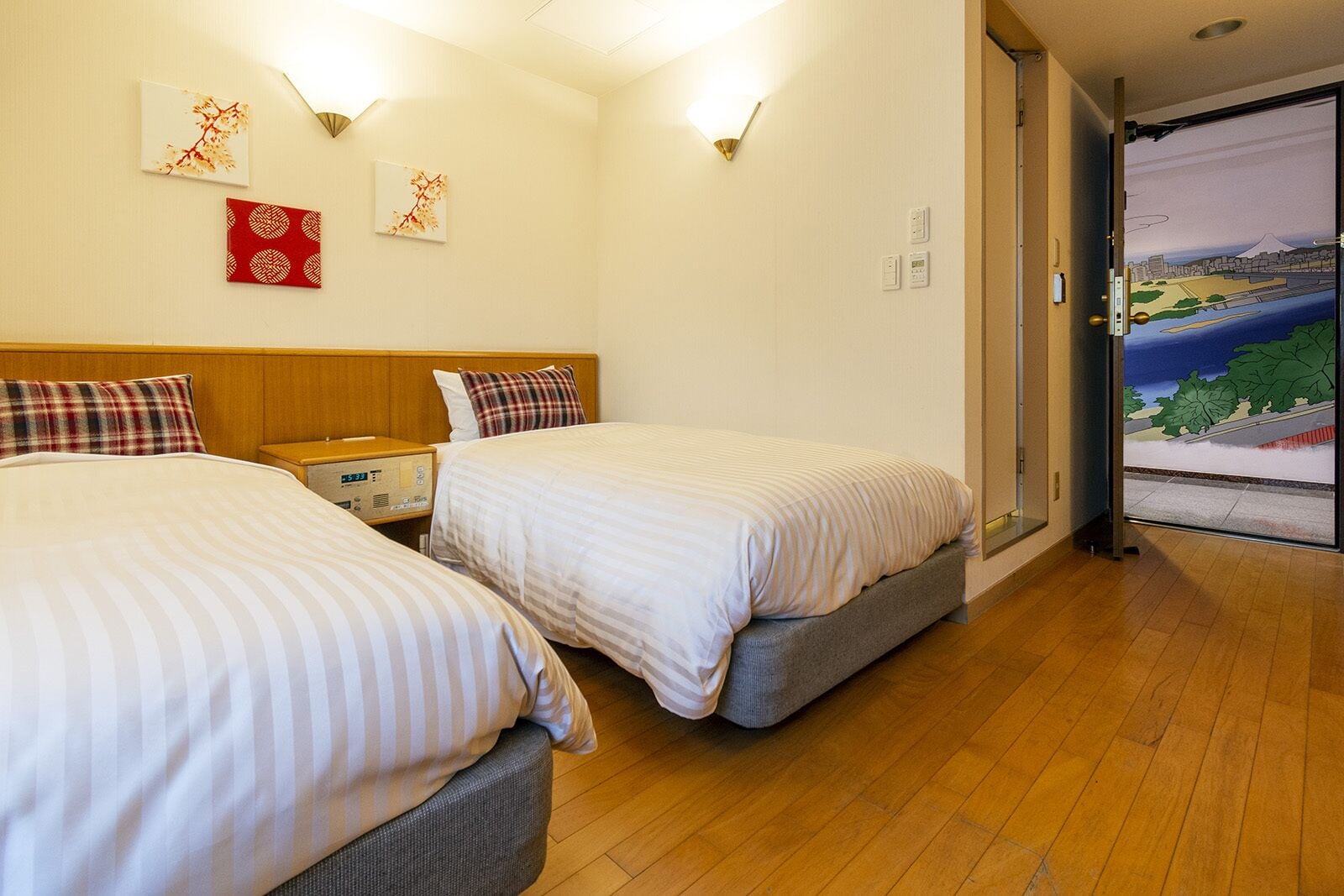 ROOM, SINGLE, TWIN BEDS