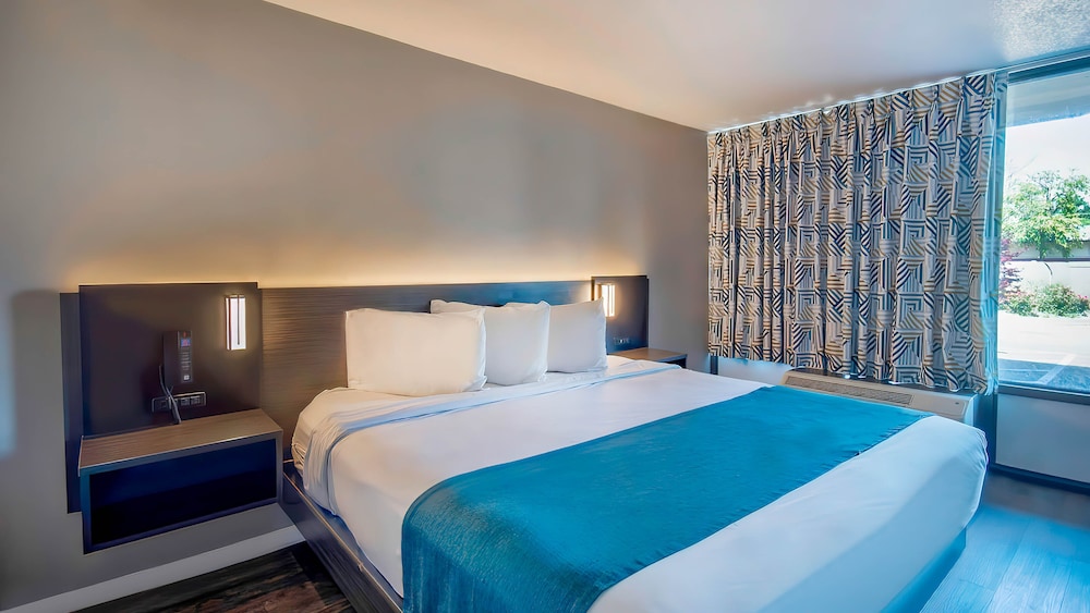 Motel6 Louisville, KY - Airport - Fair Expo 15/26