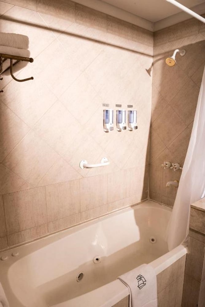 MAYFLOWER SUITES 41/42