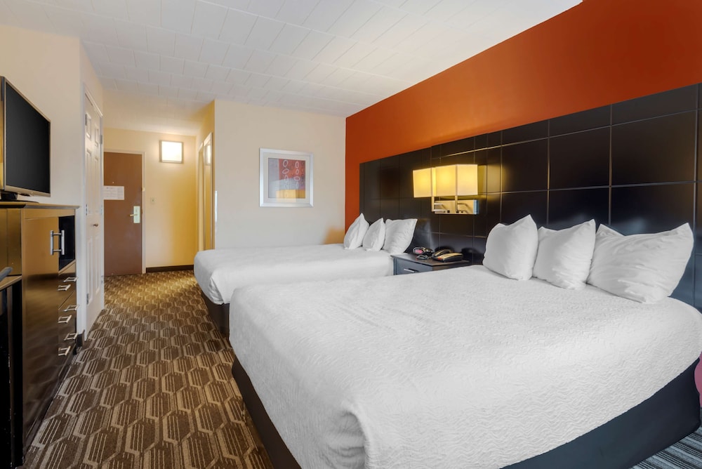 Best Western Plus Poconos Hotel 12/43