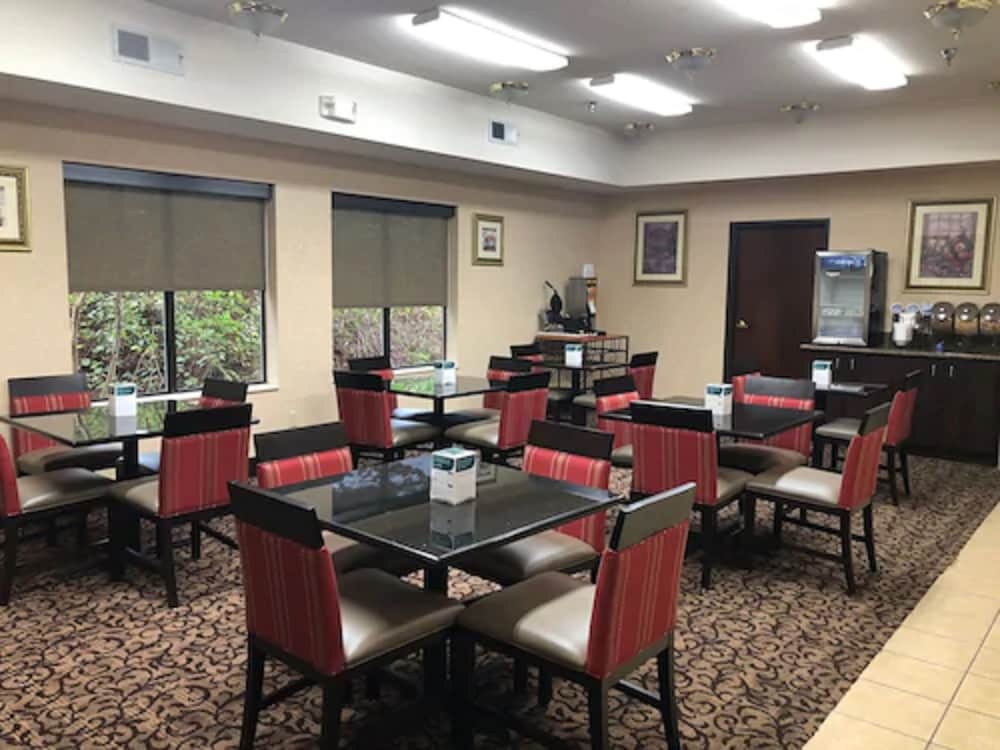 Quality Inn Franklin, NC 25/32