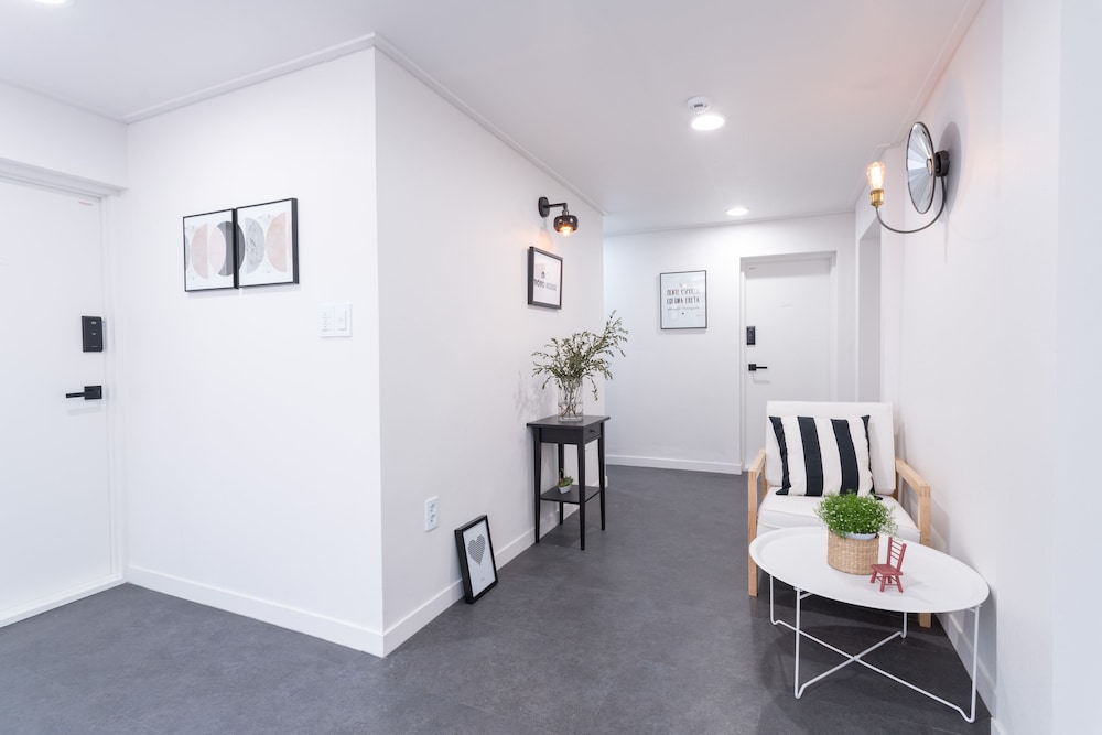 Mono House Hongdae 2 53/71