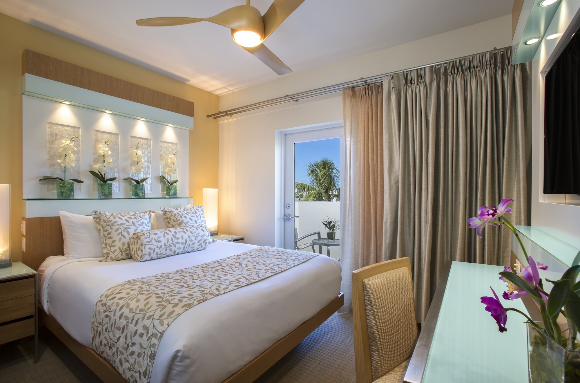 2 BEDROOMS, BI LEVEL, LUXURY, SUITE, POOL VIEW