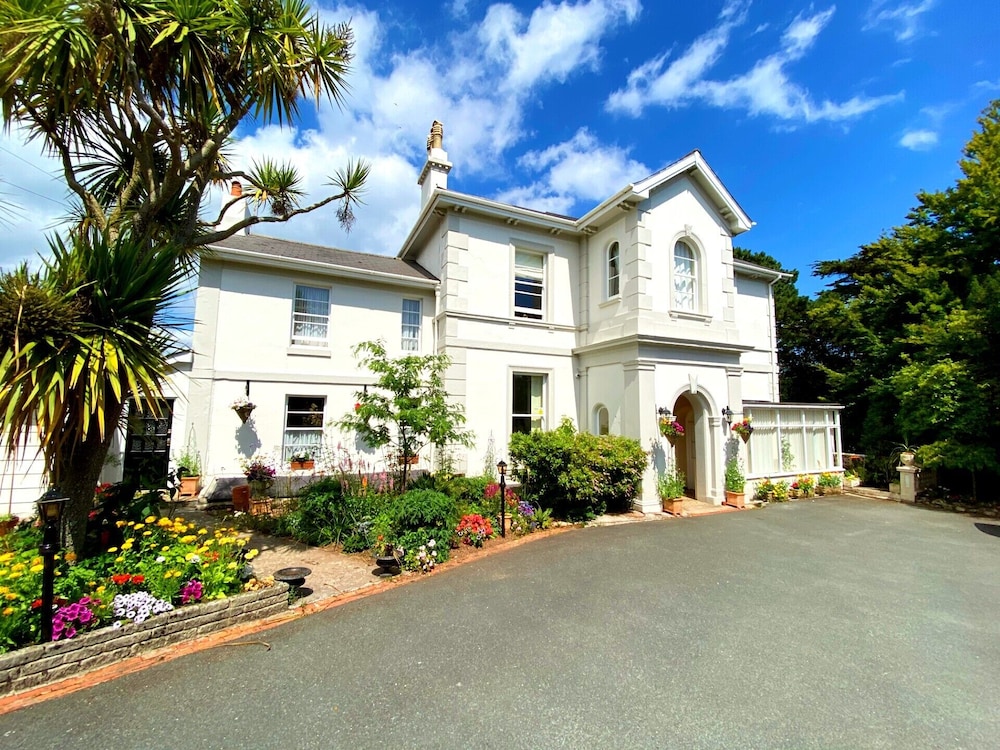 Muntham Holiday Apartments 5/50