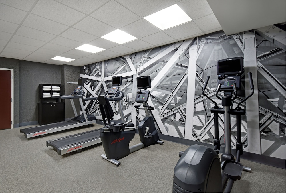 Holiday Inn Express and Suites Cincinnati Riverfront, an IHG Hotel 33/64