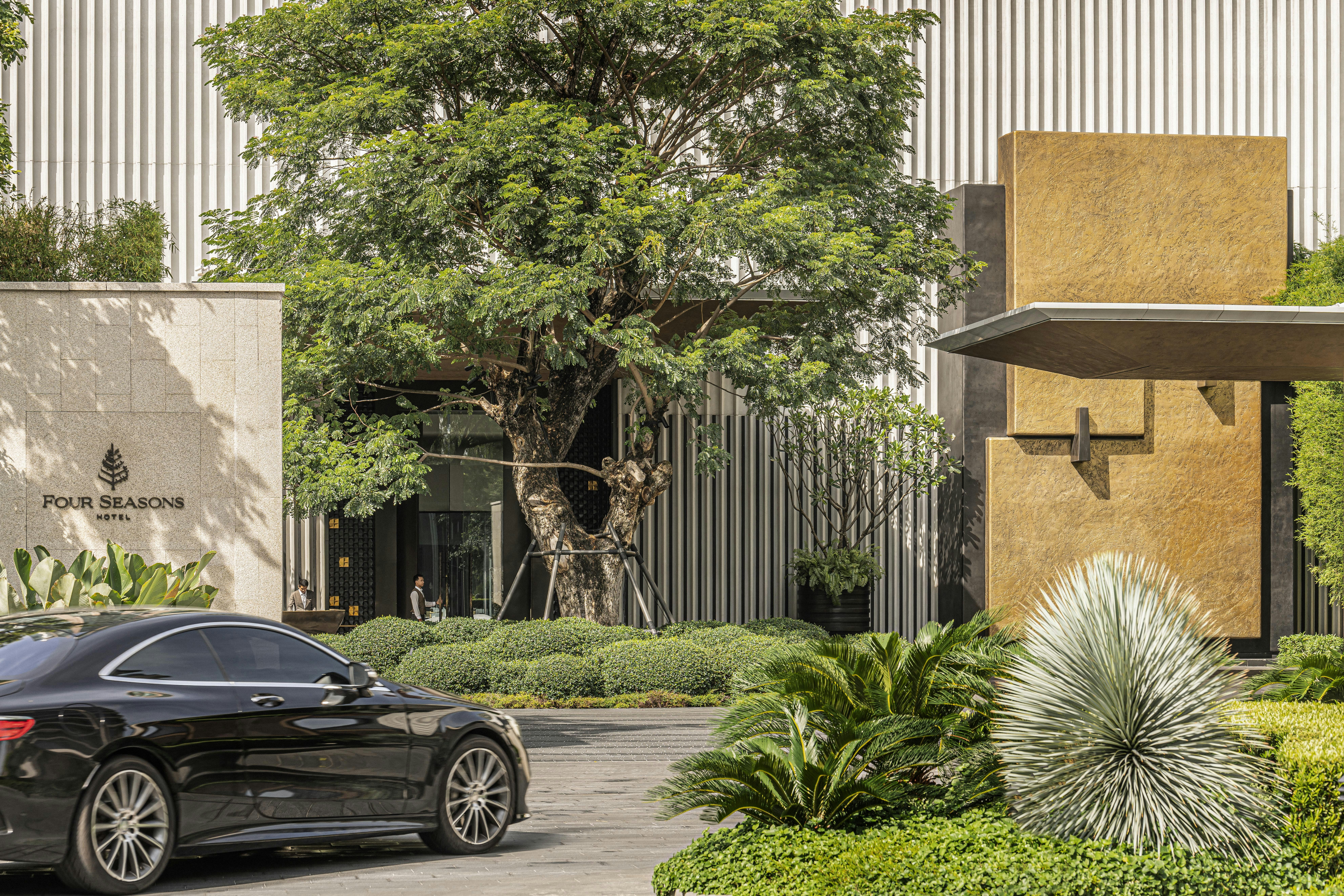 Four Seasons Hotel Bangkok at Chao Phraya River 30/35