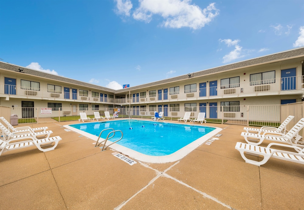 Motel6 Greenville, TX 37/45