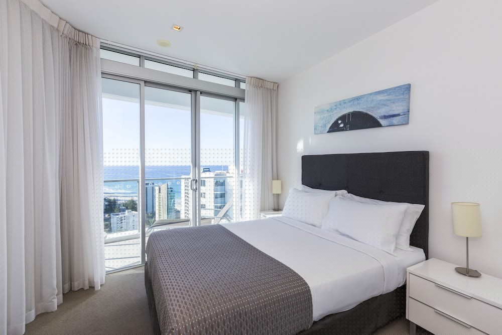 Artique Surfers Paradise 16/74