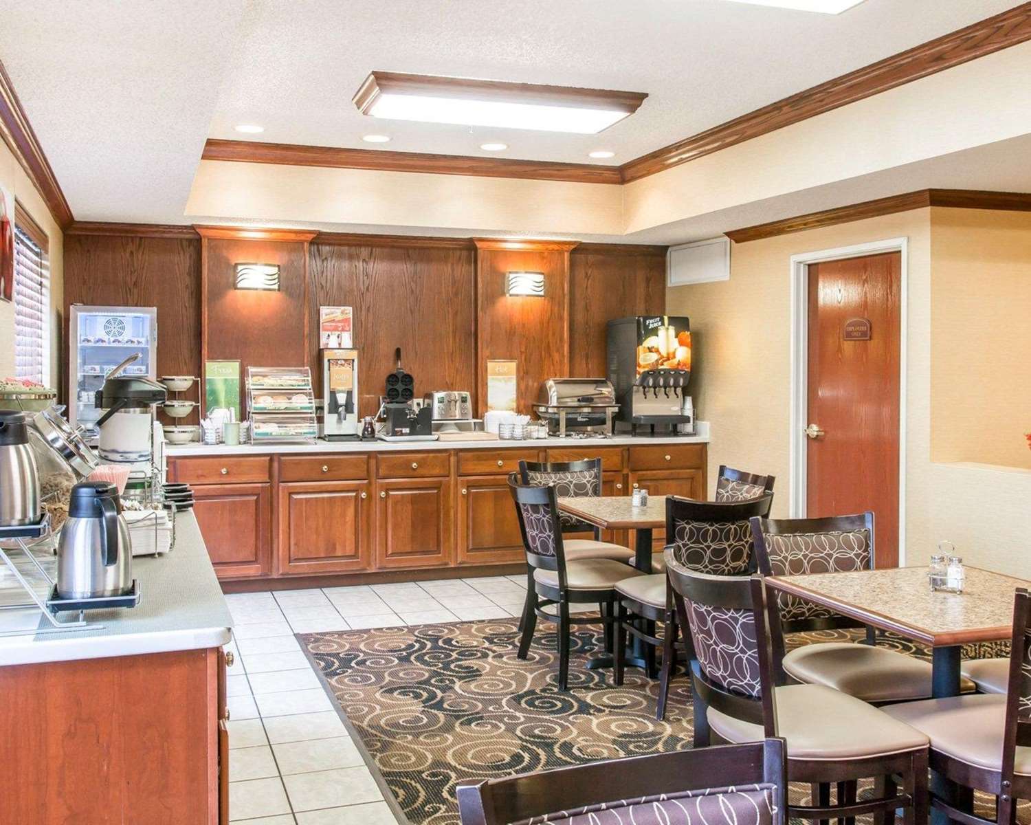 Quality Inn and Suites Niles 24/27