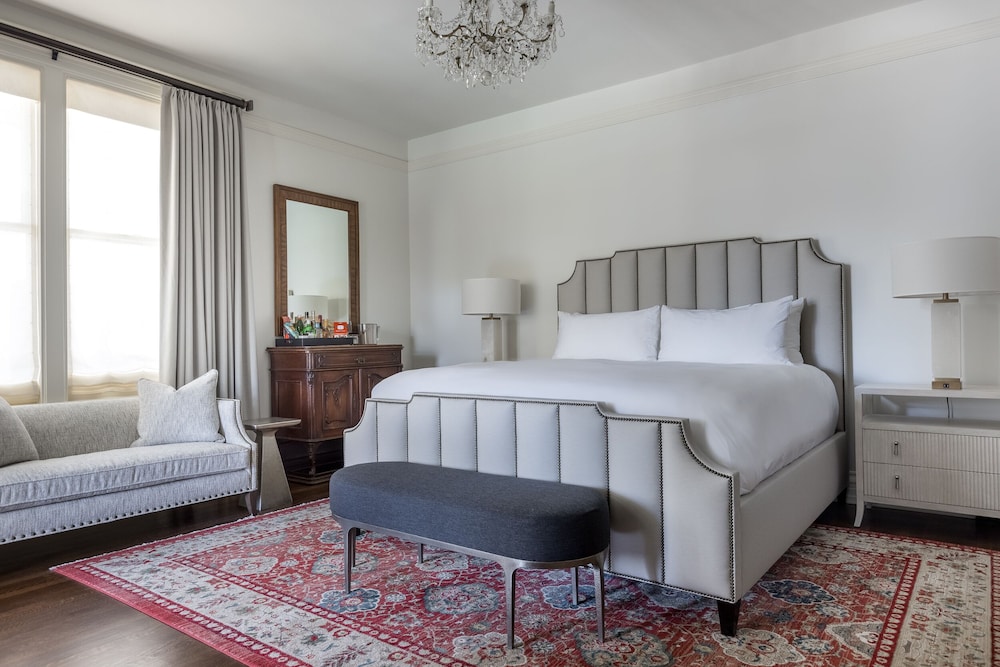 SUITE, MANSION, KING BED