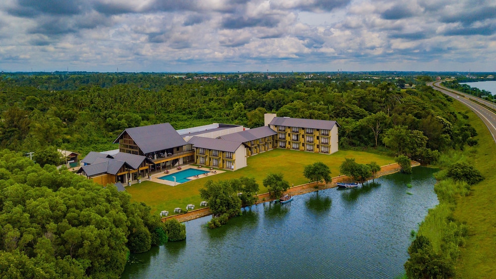 Amora Lagoon 41/50